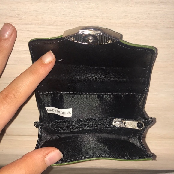 small green beijo wallet - Picture 2 of 2